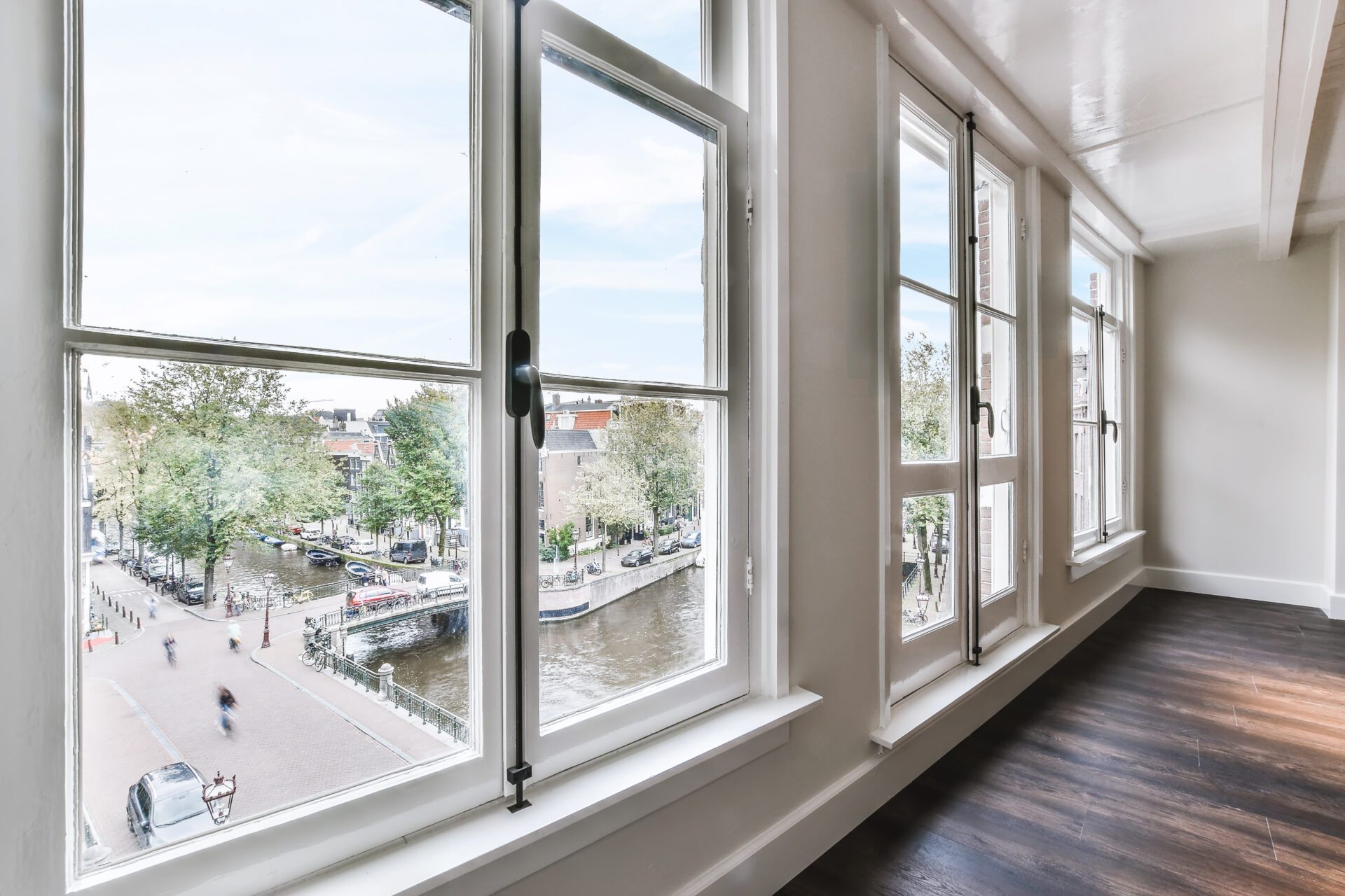 Gale Glazing & General Builders Ltd – 25+ years of expertise in double glazing, conservatories, warm roofs, bifold doors, fascias, soffits, cladding, brickwork, and more across Kent. FENSA-registered, Trading Standards-approved, and HomePro-backed for quality assurance.